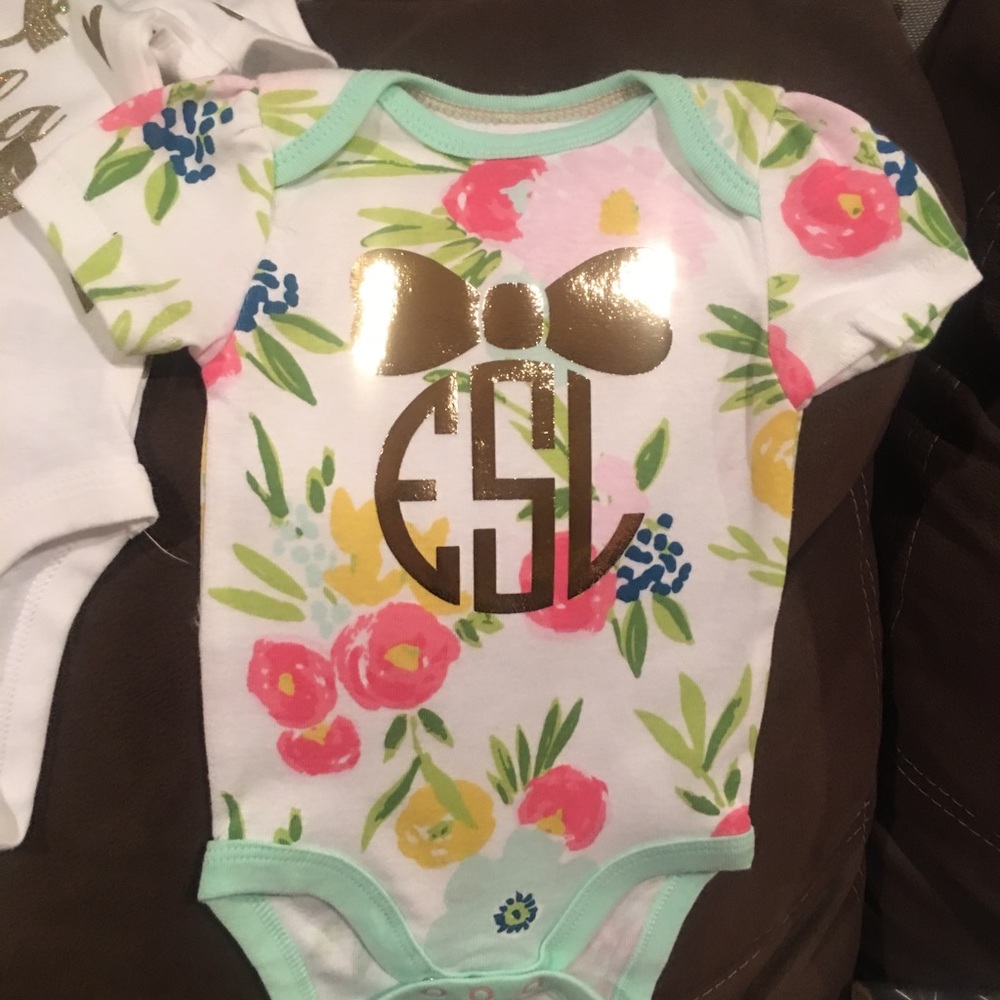 Designed onesies and shirts - Picture 3 of 5
